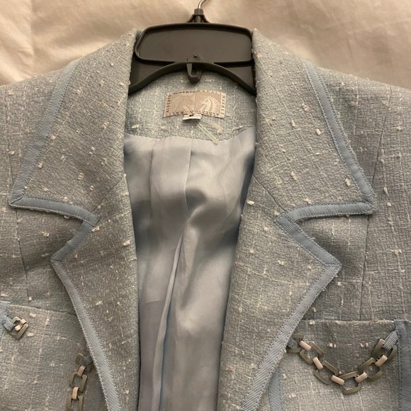 Blazer - Picture 1 of 2